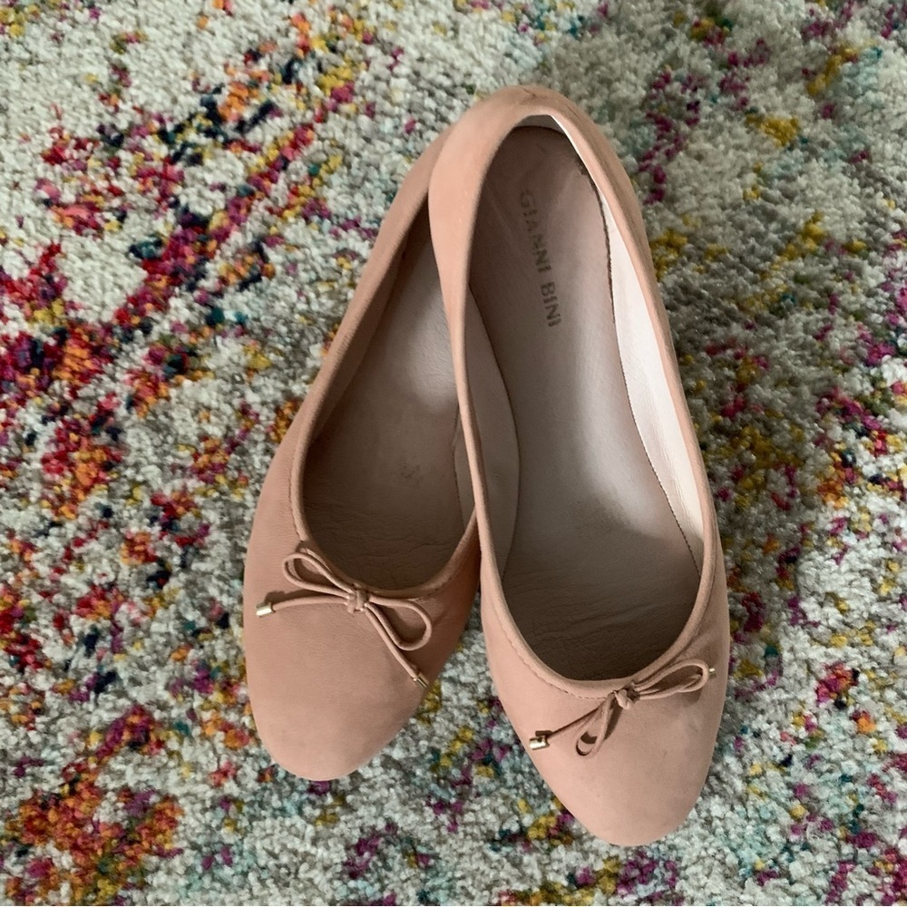 Gianni Bini Leather Blush Flats size 9.5, EUC